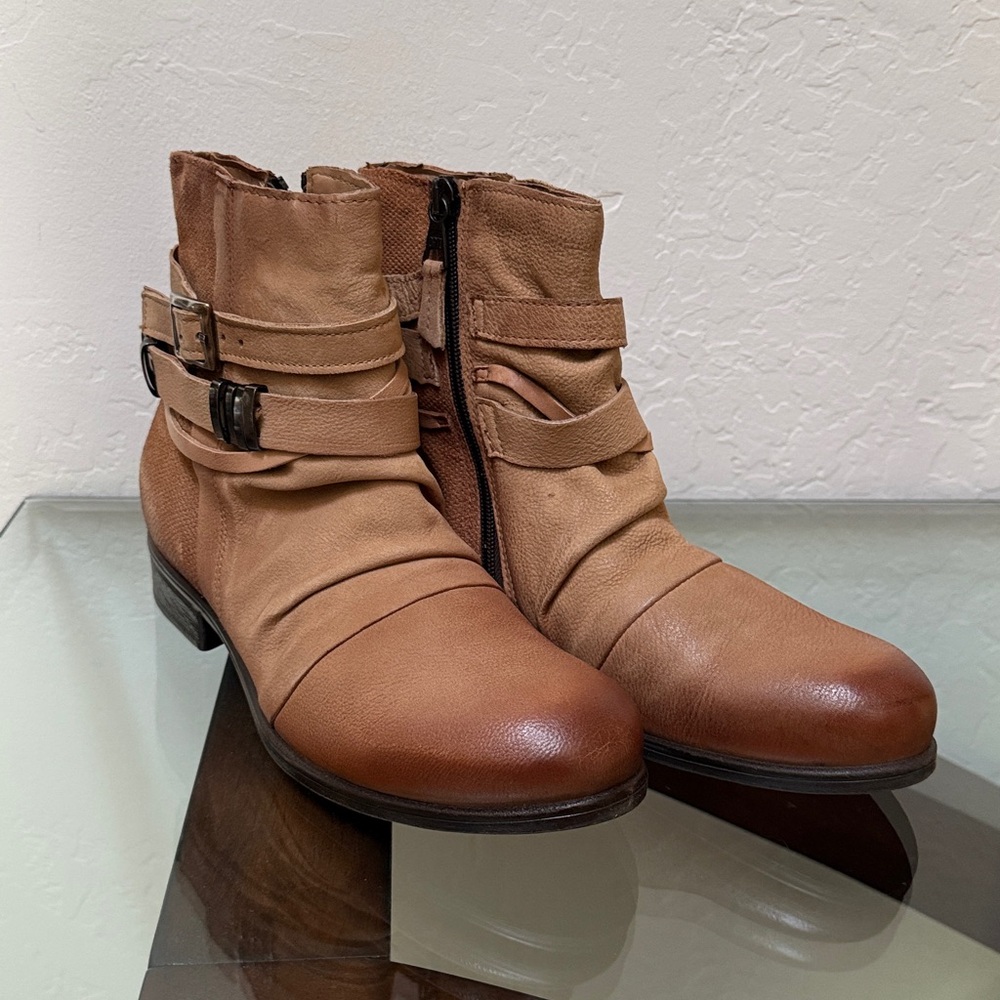 NWT Miz Mooz Tan Leather Ankle Boots